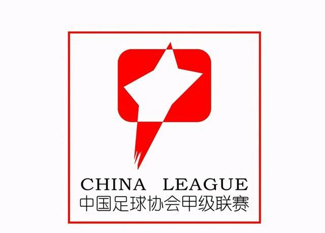 《新兵正传》讲述了大族后辈Ken（陈伟恩饰）高中结业后收到新加坡兵役通知，妈妈（洪爱玲饰）用尽方式助儿子延迟兵役，却徒劳无功。Ken在不情不肯进进军队，熟悉了爱吹法螺的王罗邦（王伟良饰）、爱捧臭脚的Waylang（林俊良饰）和其貌不扬的IP man（叶光荣饰）等人。Kan和罗邦常常以各 种来由回避操练。一天，Ken得知女友移情别恋，为了逃离虎帐挽回女友，因而凌虐本身至病倒，岂料仓猝赶往病院的爸爸（刘谦益饰）途中却因心脏病发而产生了车祸……